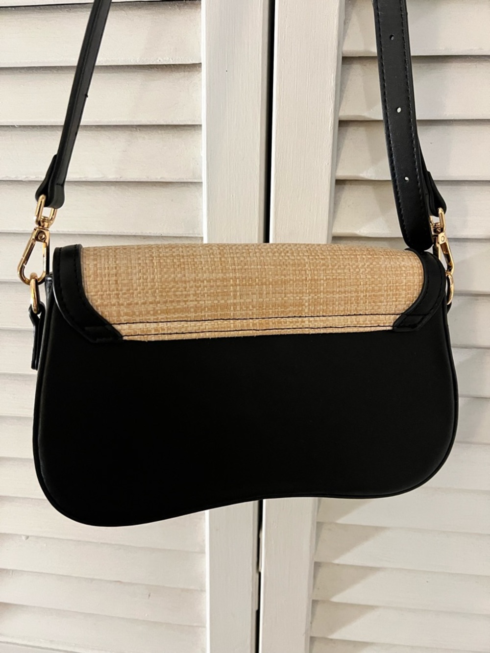 Telena shoulder bag made of straw mat material with black vegan leather trim - Picture 9 of 9
